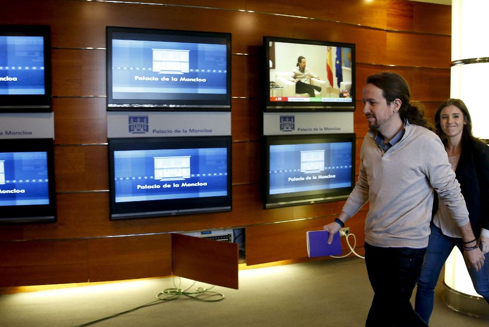El secretario general de Podemos, Pablo Iglesias, dirigiéndose a la rueda de prensa que ofreció al término de la reunión con Mariano Rajoy en el Palacio de la Moncloa. 