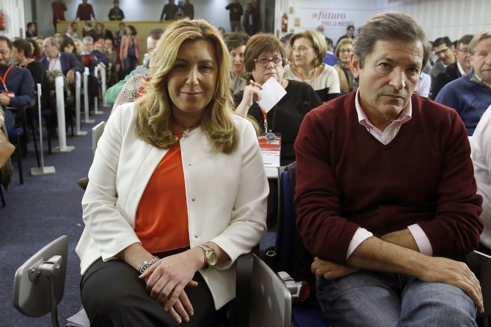 Los presidentes de la Junta de Andalucía, Susana Díaz y Asturias, Javier Fernández, durante la reunión del Comité Federal del PSOE. Ambos son la cara visible de la oposición interna a Pedro Sánchez.