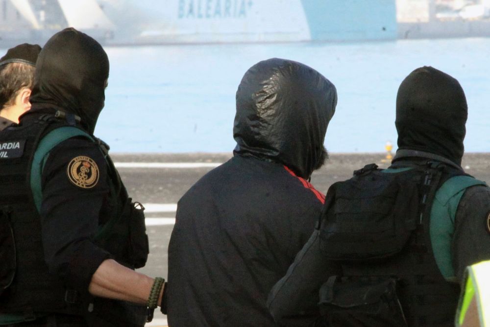 La Guardia Civil ha detenido esta madrugada en Ceuta a un hombre de nacionalidad española que captaba a menores para que se incorporasen a las filas de DAESH.
