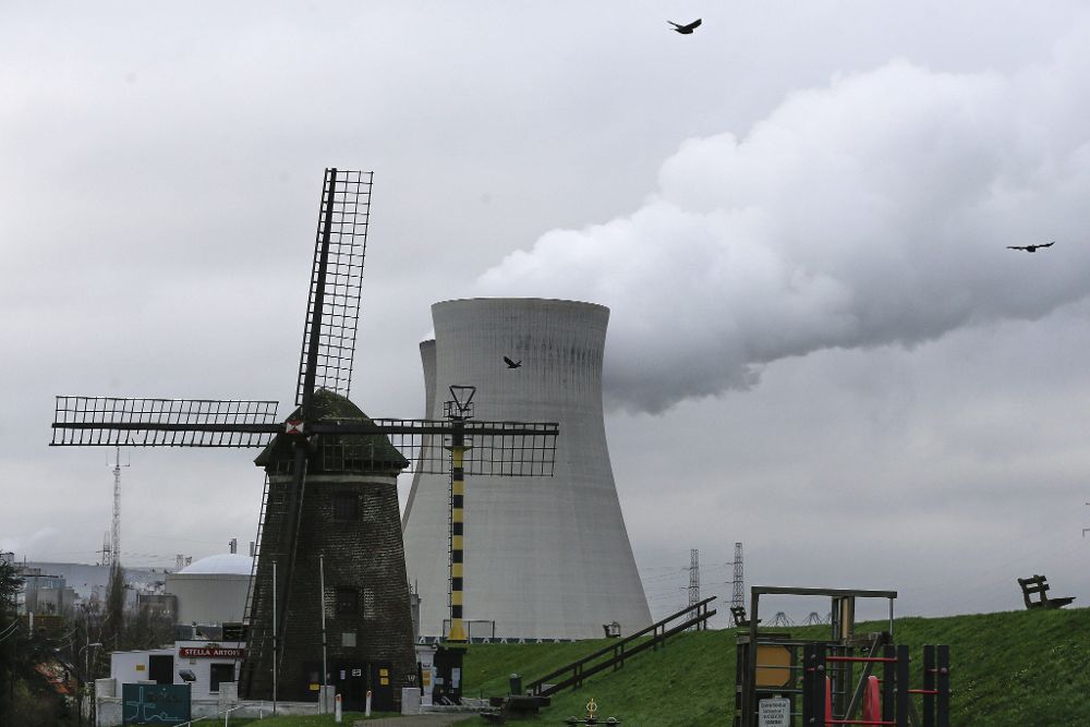 Vista del exterior del reactor nuclear más antiguo de Bélgica, Doel 1, en Doel.