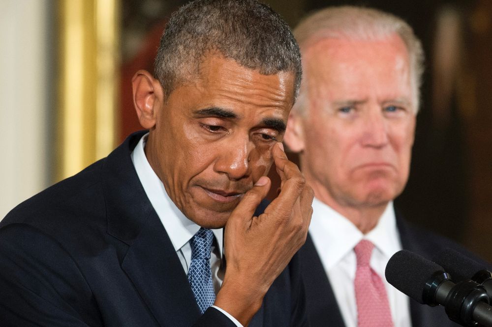 El presidente de EE.UU., Barack Obama se emociona durante su discurso para mejorar el control de la venta de armas.