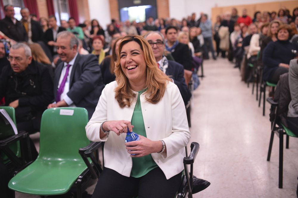 La presidenta de la Junta de Andalucía, Susana Díaz , durante la visita realizada hoy al Centro de Servicios Sociales Comunitarios Levante en Córdoba.