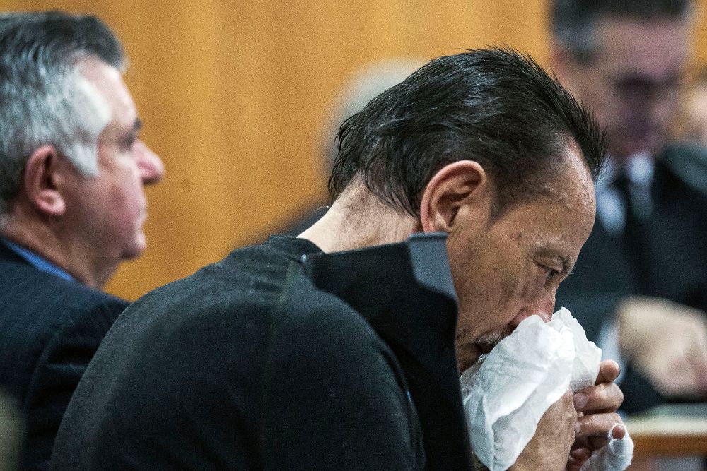 El exalcalde de Marbella Julián Muñoz (d), acompañado del cerebro de la trama del caso Malaya, Juan Antonio Roca (i), sentados en el banquillo de los acusados por el caso Goldfinger.