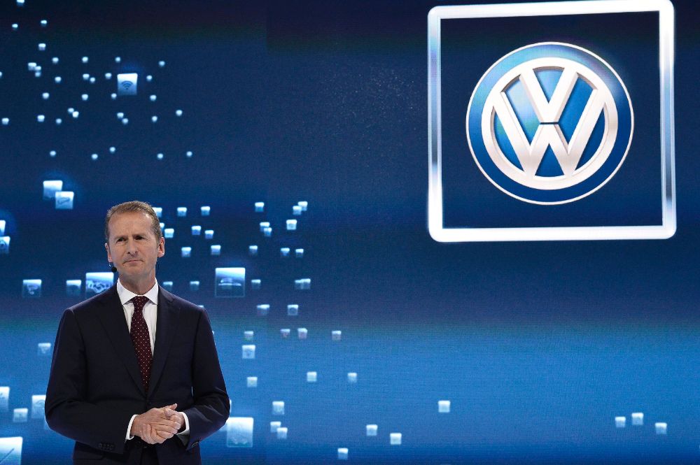 El presidente del Comité Ejecutivo de la marca Volkswagen, Herbert Diess, interviene durante el Salón Internacional del Automóvil de Norteamérica.