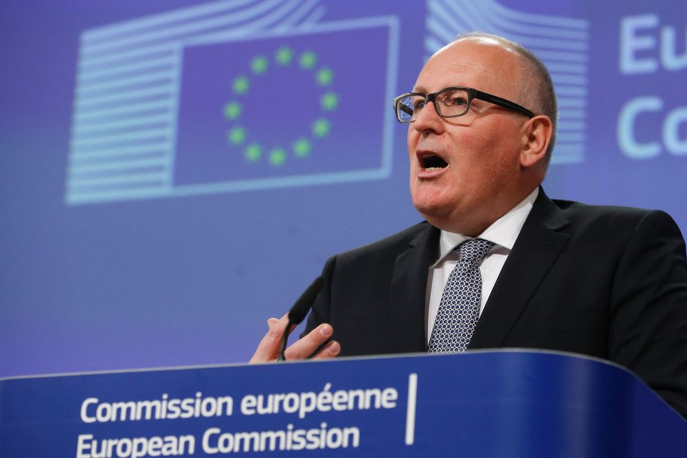 El vicepresidente de la Comisión Europea, el holandés Frans Timmermans, ofrece una rueda de prensa al final de la reunión semanal de la CE. Los comisarios debatieron hoy las polémicas reformas del nuevo Gobierno polaco.