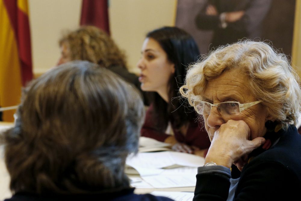 La alcaldesa de Madrid, Manuela Carmena, durante la última reunión de la Junta de Gobierno del Ayuntamiento de Madrid.