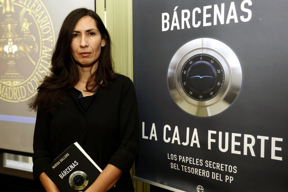La periodista Marisa Gallero durante la presentación de su libro "Bárcenas, la caja fuerte" en un acto celebrado hoy en el Ateneo de Madrid.