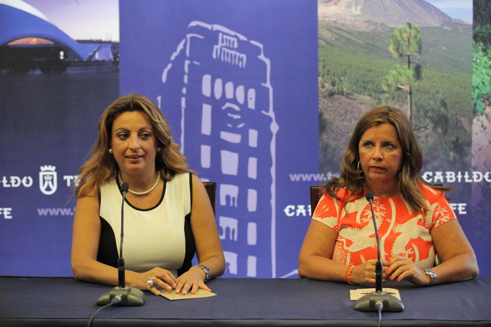 Carmen Rosa García Montenegro (dcha), con Cristina Valido.
