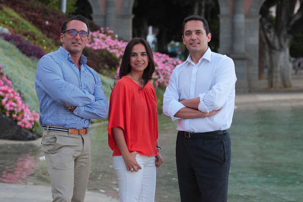 Reyes Dorta con sus compañeros de Ciudadanos Enrique Ernesto y Roberto Elices.