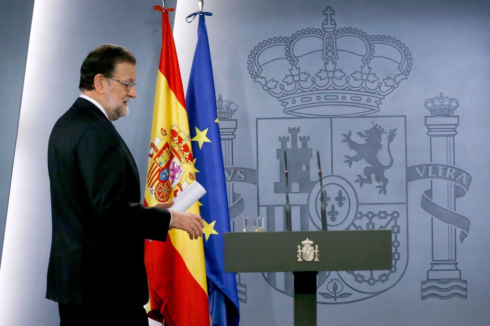 El presidente del Gobierno español en funciones, Mariano Rajoy, antes de iniciar la rueda de prensa que ofreció ayer en La Moncloa.