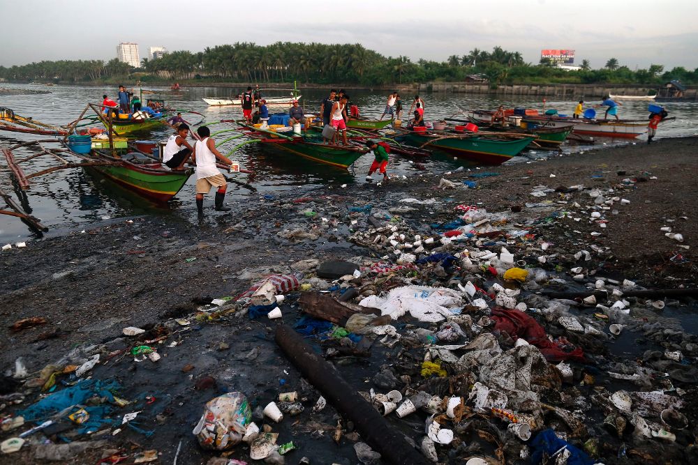 Para el 2050 se espera que haya más cantidad de plástico que peces (por peso) en el óceano.