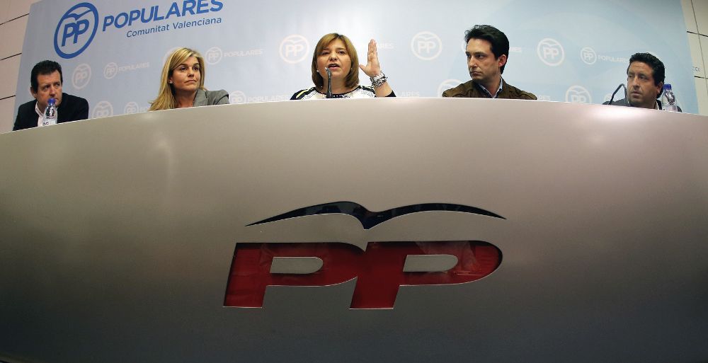 La presidenta del PP de la Comunitat Valenciana, Isabel Bonig (C) , y los tres presidentes provinciales del partido comparecen ante los medios de comunicación.