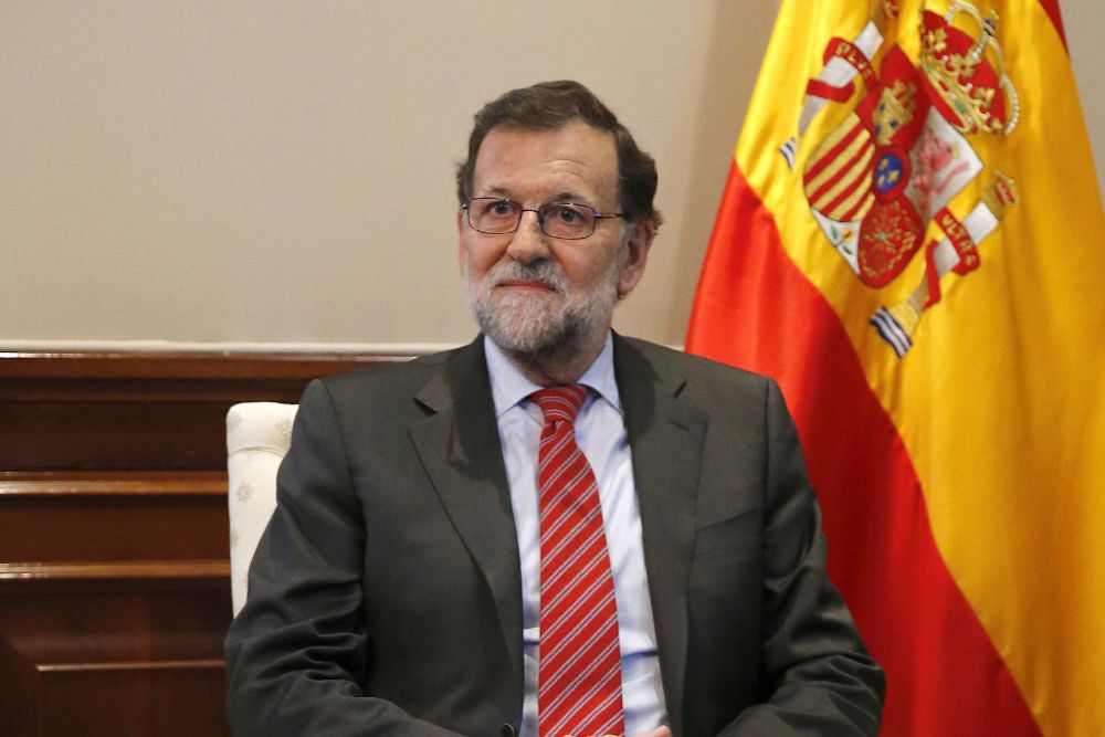 El presidente del Gobierno en funciones, Mariano Rajoy durante su reunión con el secretario general del PSOE, Pedro Sánchez, en el Congreso de los Diputados, en el marco de los contactos que el líder socialista está llevando a cabo de cara a la formación de gobierno.