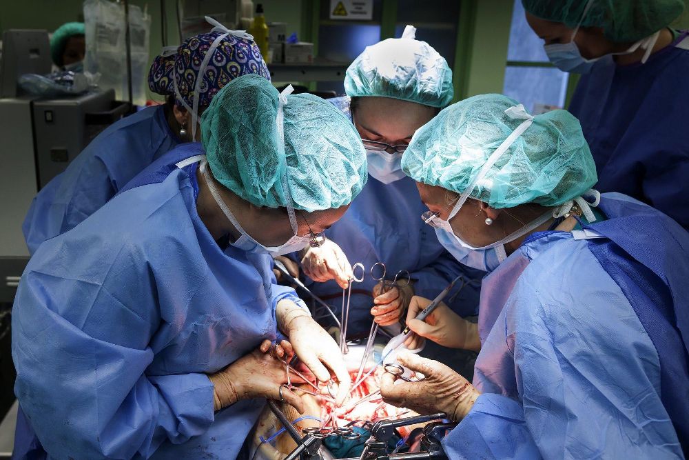 Una operación de cirugía citorreductora en La Candelaria.