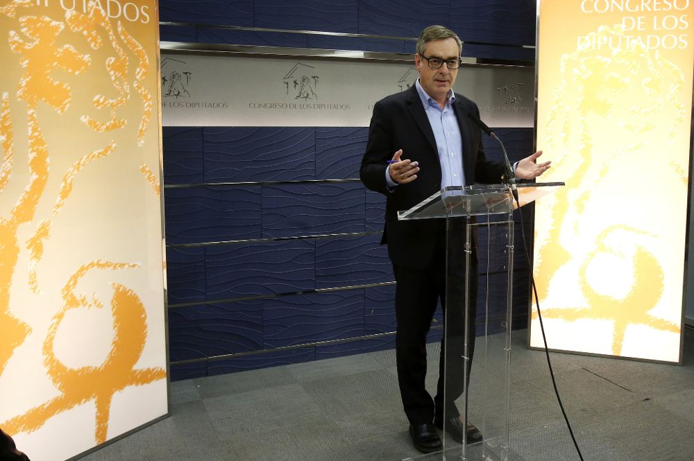 El portavoz parlamentario de Ciudadanos, Juan Carlos Girauta, en la rueda de prensa tras la reunión que ha mantenido con representantes del PP.