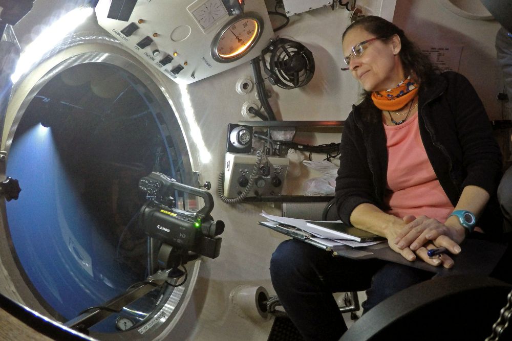 Magdalena Santana en el submarino "JAGO".