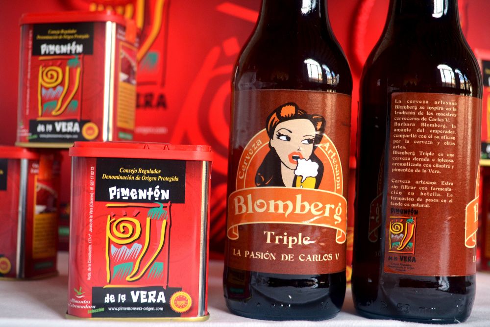 Vista de la nueva y única cerveza del mundo condimentada con auténtico pimentón de La Vera cacereña, Blomberg Triple.