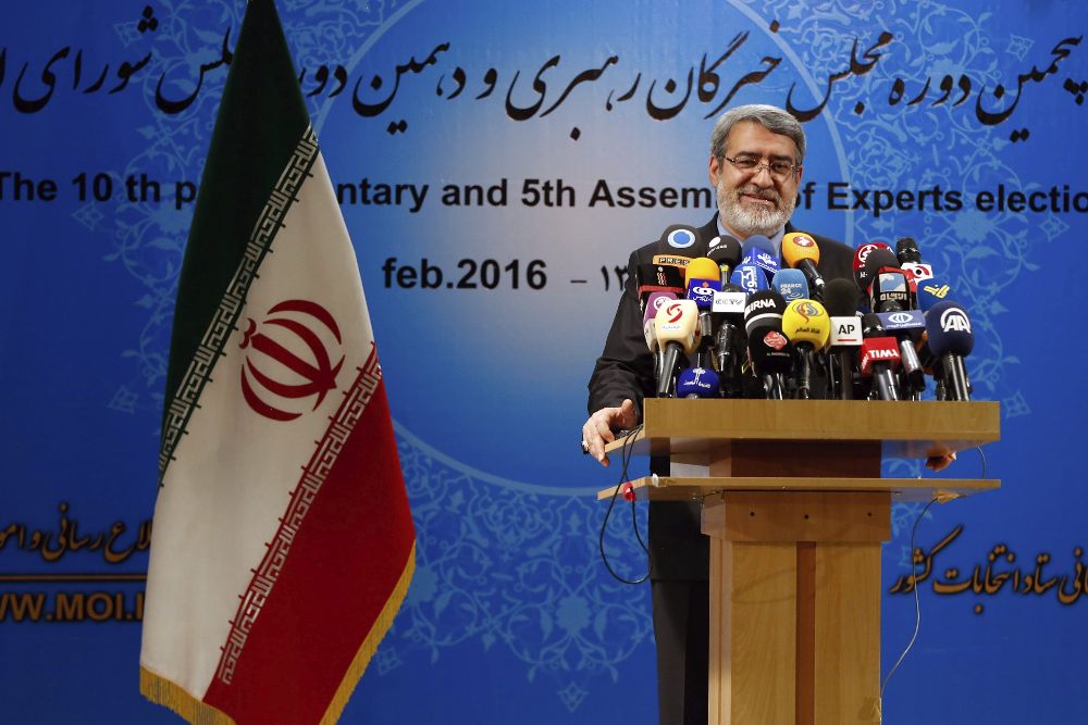 El ministro del Interior iraní, Abdolreza Rahmani Fazli, durante una rueda de prensa celebrada en Teherán hoy donde comunicó el fin del recuento .