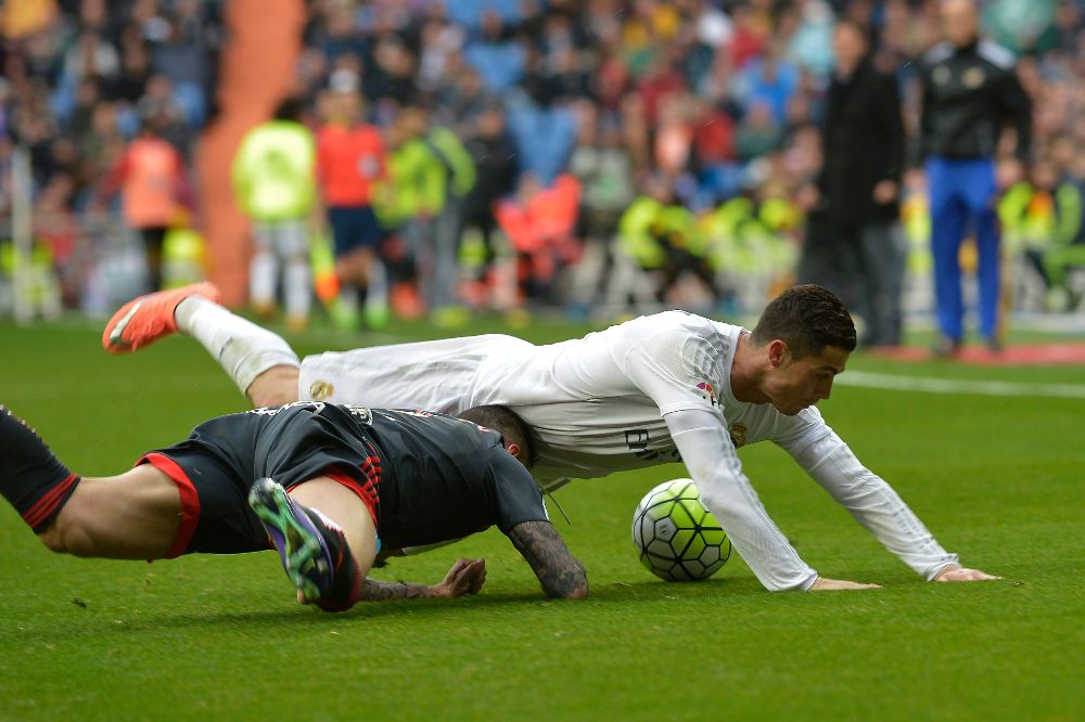 Cristiano Ronaldo y el defensa del Celta de Vigo Hugo Mallo durante el partido.