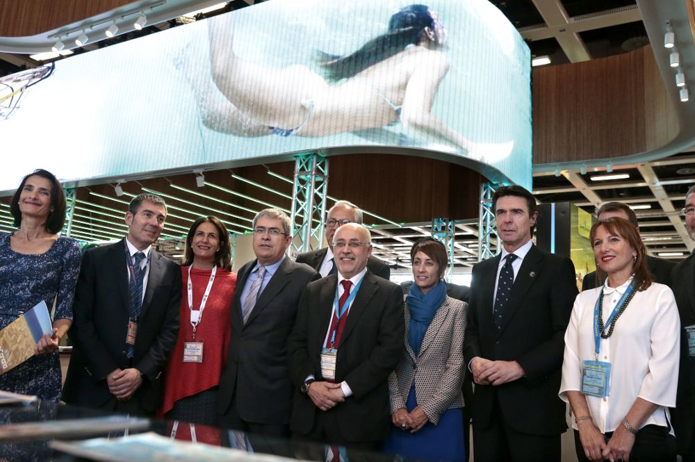 Delegación canaria, con el ministro de Turismo, en el pabellón de Canarias dentro de la feria internacional del turismo ITB 2016 en Berlín (Alemania).