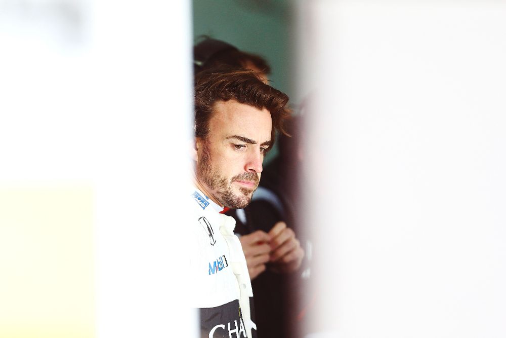 Fernando Alonso durante los entrenamientos oficiales en el circuito de Montmeló.