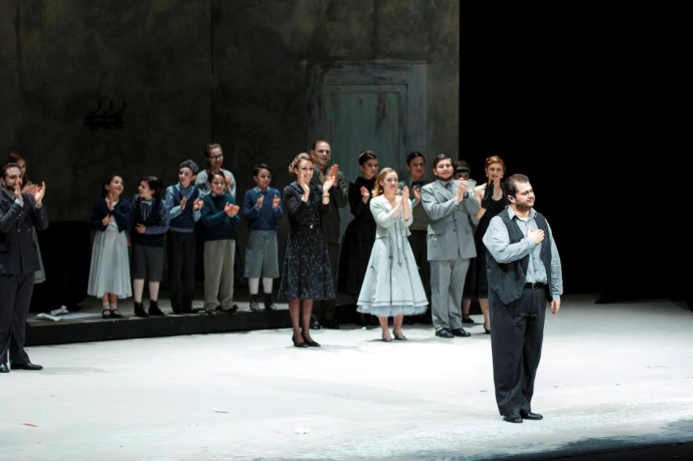 Celso Albelo recibe la ovación del público al finalizar la ópera "Werther".