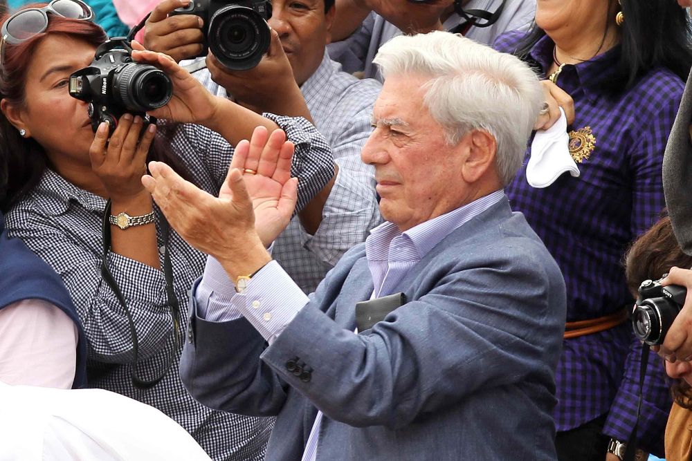 Fotografía de archivo fechada el 2 de diciembre de 2012 que muestra al escritor peruano Mario Vargas Llosa.