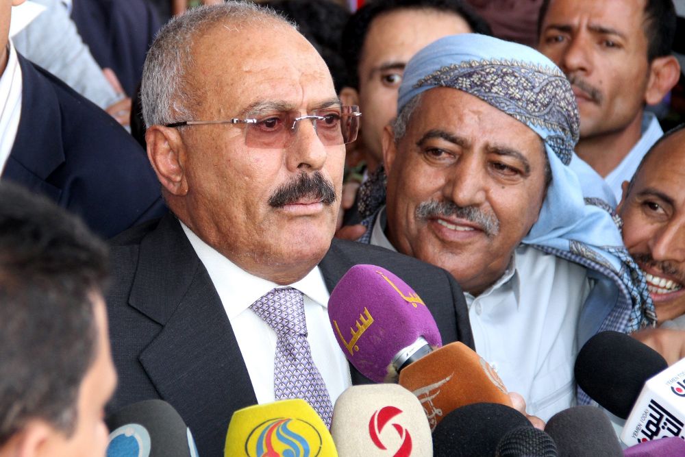 El expresidente Ali Abdallah Saleh se dirige a sus seguidores durante la conmemoración del primer aniversario de la guerra.