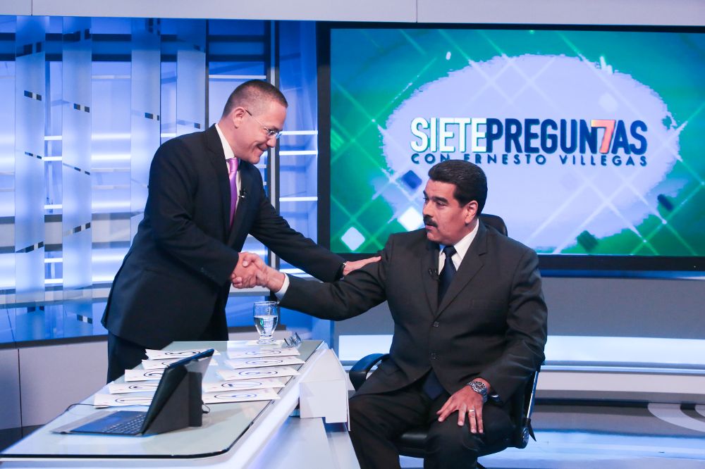 Nicolás Maduro durante una entrevista con el periodista Ernesto Villegas en el canal de televisión Telesur el pasado día 15.