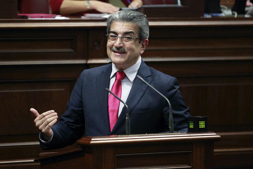 El portavoz de Nueva Canarias, Román Rodríguez, en una intervención durante el reciente debate sobre el estado de la nacionalidad.