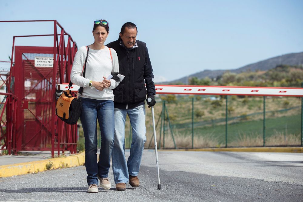 El exalcalde de Marbella Julián Muñoz, hoy, acompañado de su hija Elia, a la salida de la cárcel de Alhaurín de la Torre.