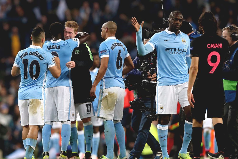 Jugadores del Manchester City celebran tras vencer al PSG.