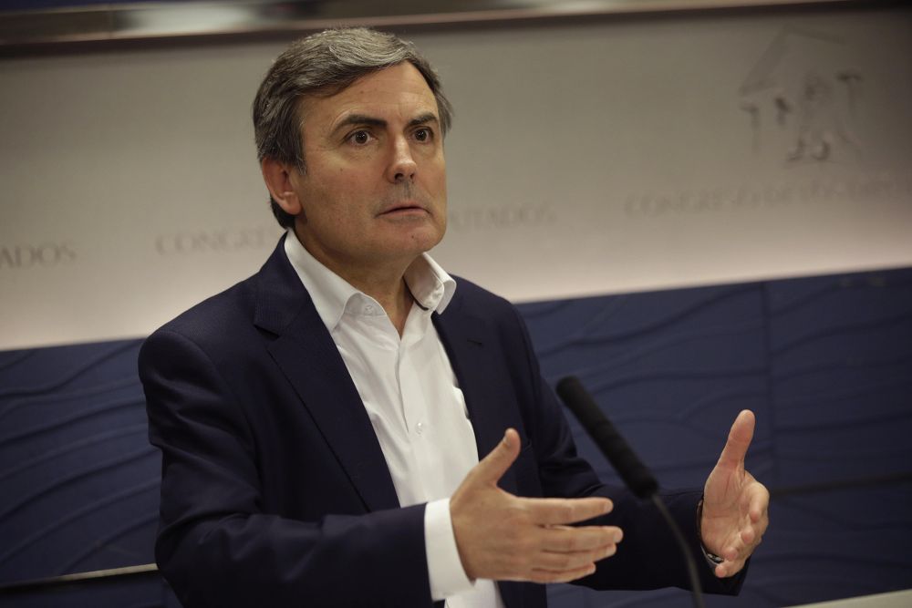 El diputado del PSOE Pedro Saura García, durante la rueda de prensa que ha ofrecido hoy,.