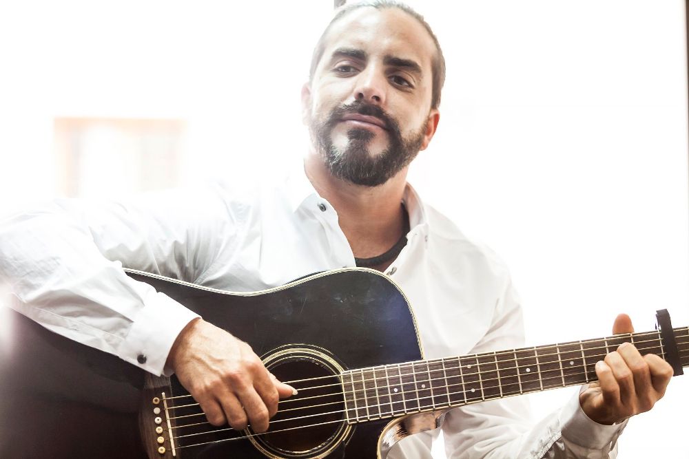 El tinerfeño Jacky Ríos debuta en la música con "Rock & Son".