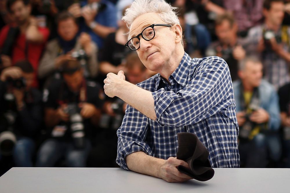 Fotografía de archivo fechada el 15 de mayo de 2015 que muestra al cineasta estadounidense Woody Allen durante la presentación de la película "Irrational Man" en la 68 edición del Festival de Cine de Cannes, en Francia. 
