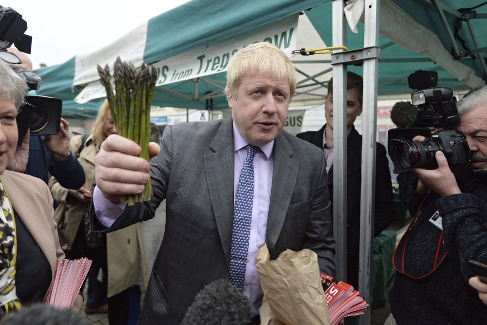 El exalcalde de Londres Boris Johnson durante la presentación del "Vote Leave Bus Tour", que hace campaña para que el Reino Unido abandone la Unión Europea.