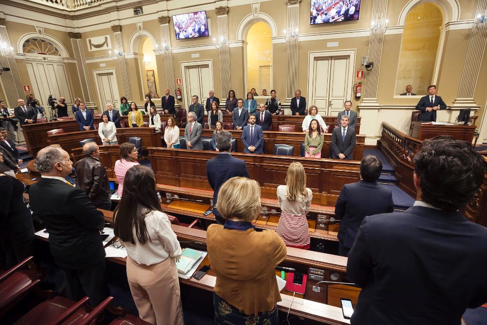 Un pleno del Parlamento de Canarias en abril.