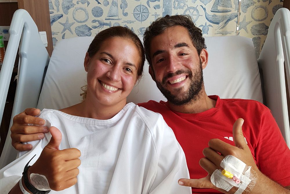 Los españoles Marta Miguel y David Hernández en el Hospital Gleneagles de Kota Kinabalu (Malasia).