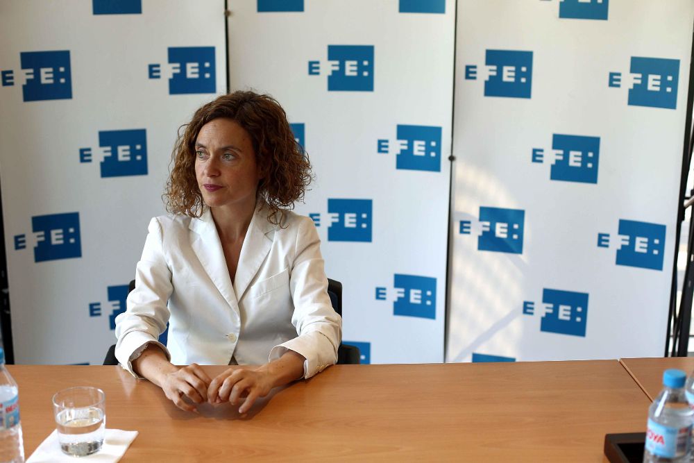 La candidata del PSC a las elecciones generales y secretaria de Estudios y Programas del PSOE, Meritxell Batet, ha calificado la prohibición de "partidista, sesgada y poco democrática".