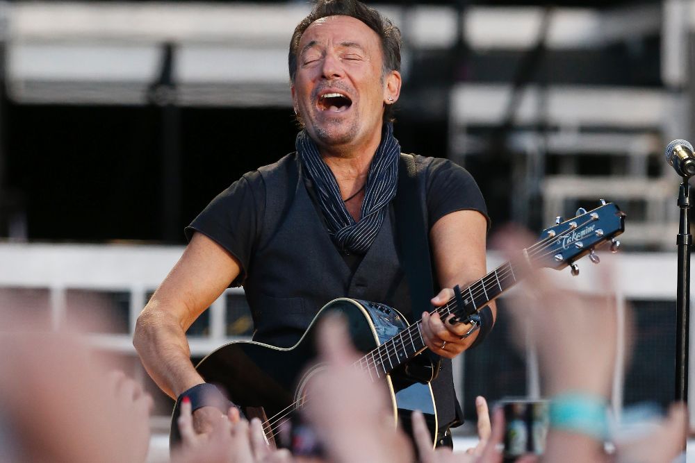 El músico y cantante estadounidense Bruce Springsteen, durante su actuación en el estadio de Anoeta.