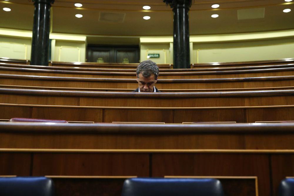 El diputado de Ciudadanos Toni Cantó sentado en su escaño, en el Congreso de los Diputados.