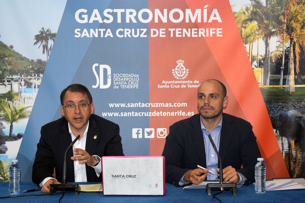 Presentación de la iniciativa a cargo del alcalde (i.) y el concejal Alfonso Cabello.
