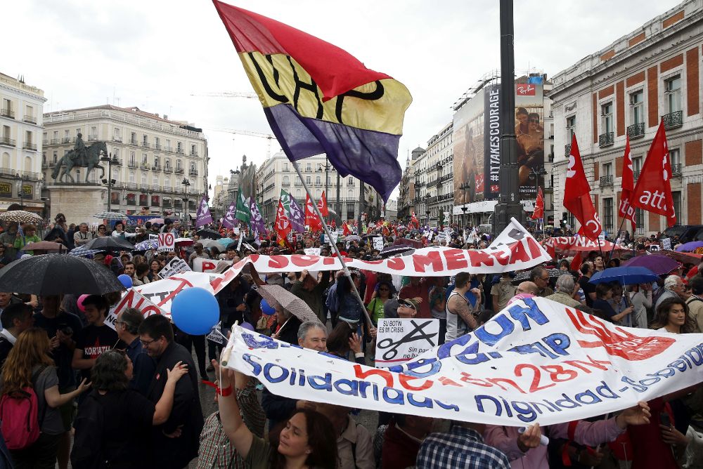 Las marchas por las calles de Madrid ha confluido en la Puerta del Sol.