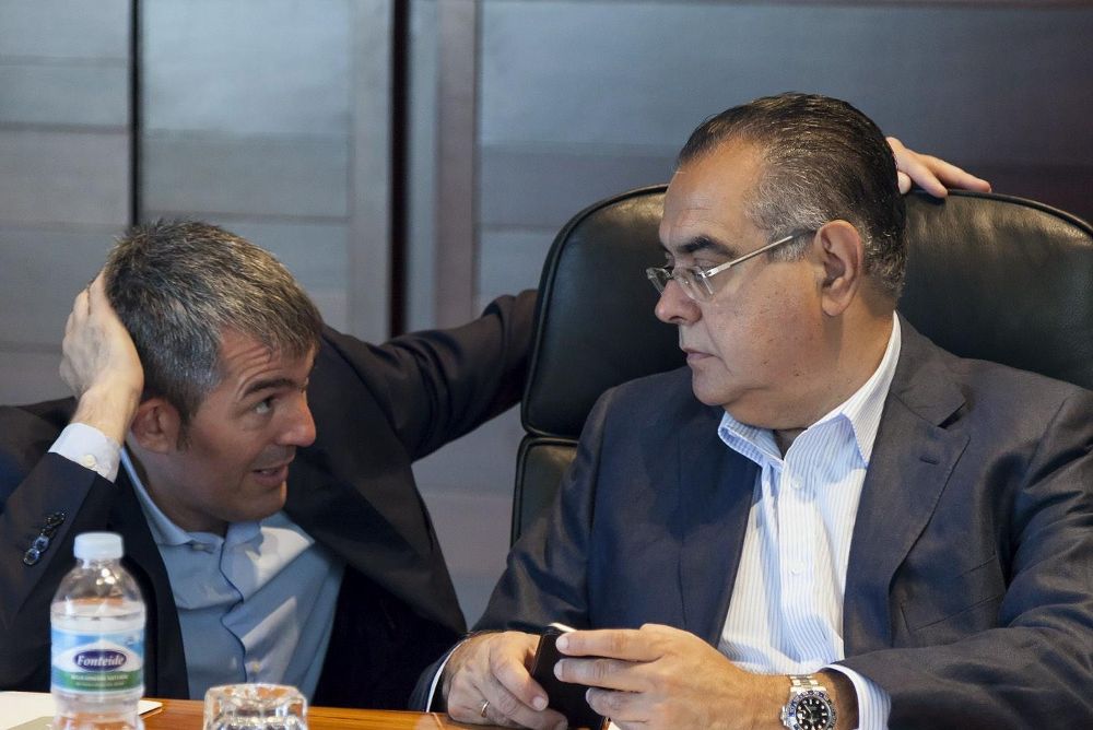 El presidente Clavijo y el titular de la CEOE-Tenerife (d).
