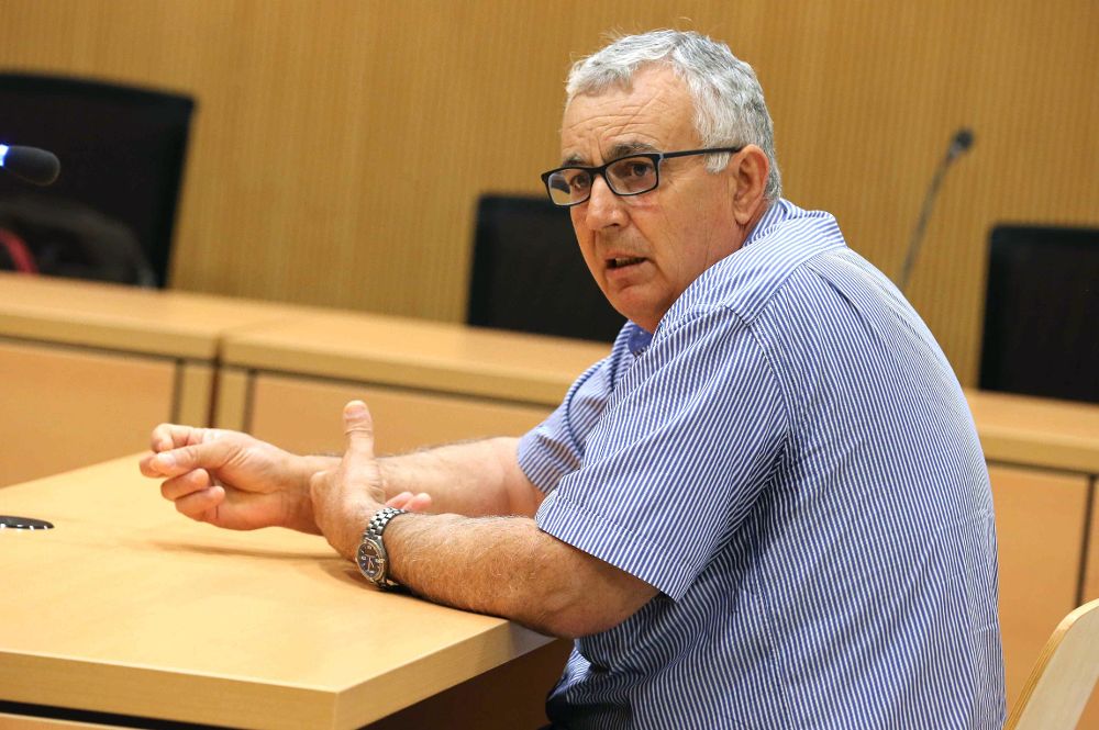 El inspector jefe de la Policía Local de Pájara (Fuerteventura), Esteban Hernández, durante el juicio que se celebró hoy en la Audiencia de Las Palmas.