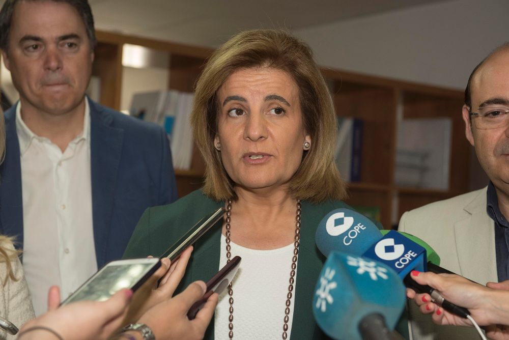 La ministra de Empleo, Fátima Báñez, pretendía presumir de los logros del Gobierno en plena campaña electoral desde una plataforma oficial.