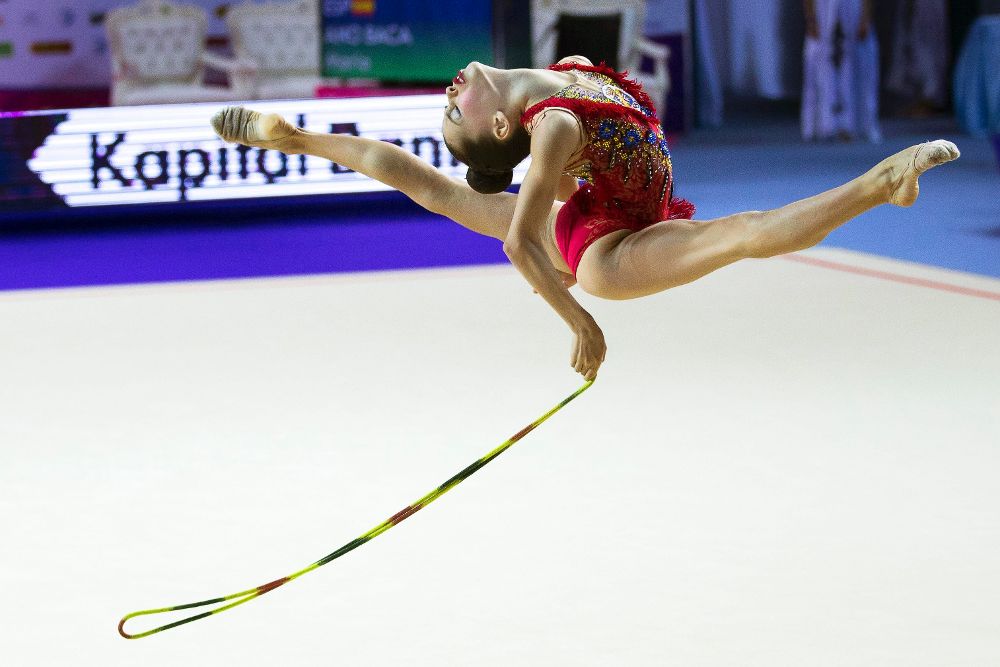 La gimnasta española Maria Añó Baca compite en las clasificaciones individuales de la categoria junior.