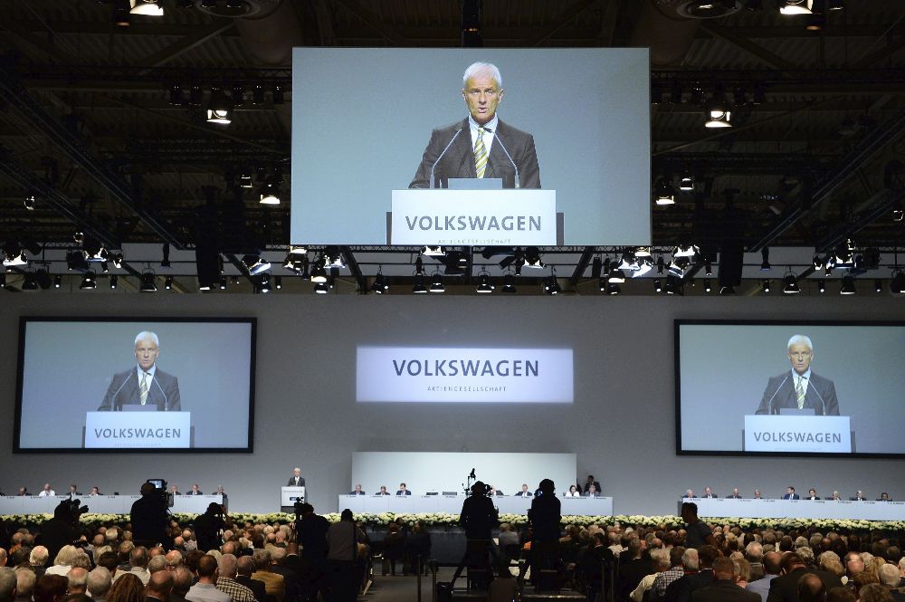 El presidente del Consejo de Volkswagen, Matthias Müller, participa en la junta general de accionistas de Volkswagen en el centro de exposiciones Deutsche Messe AG de Hannover.