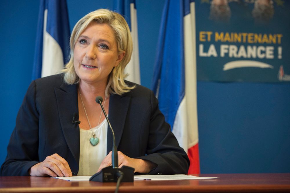 La presidenta del ultraderechista Frente Nacional, Marine Le Pen, ofrece una rueda de prensa sobre el "brexit" en Nanterre.