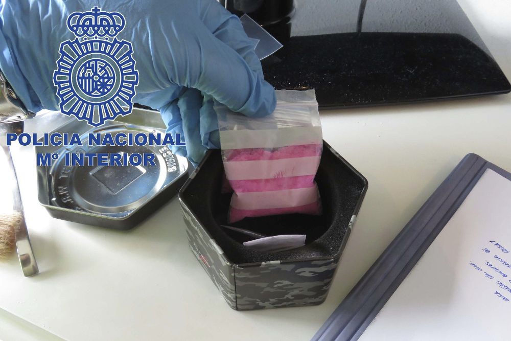 Fotografía facilitada por la Policía Nacional de tucibi, una novedosa droga sintética conocida también como la "cocaína rosada" o la "droga de la élite", comercializada en polvo o pastillas de colores llamativos.